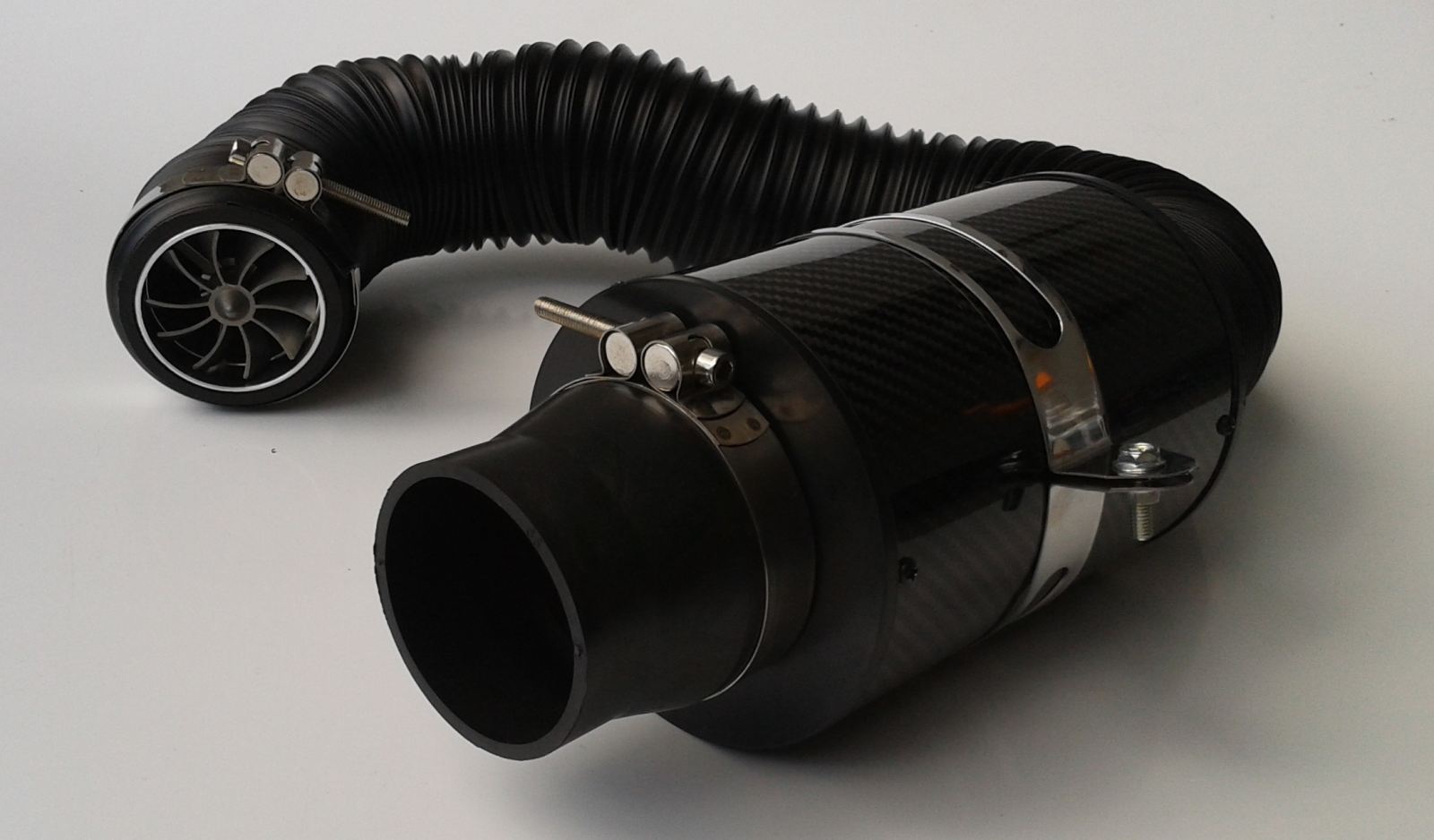 Filtro de ar de rendimento com caixa em Carbono e Air Power, com o tubo flexível e abraçadeiras 